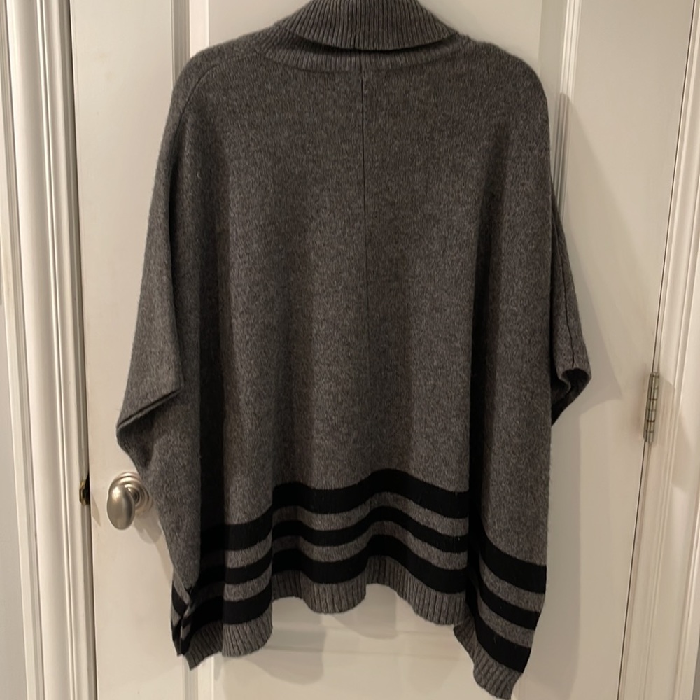 Tahari wool poncho size small - Picture 5 of 6